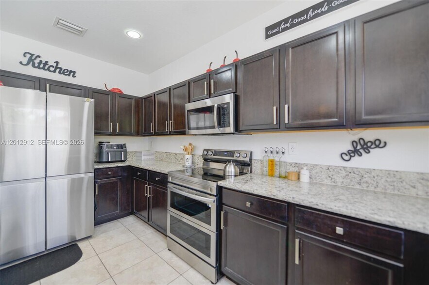 Building Photo - 9101 SW 169th Pl