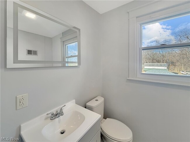 Building Photo - 1213 Plum St