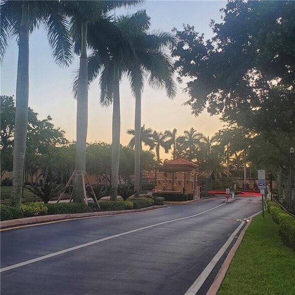 Building Photo - 4942 Leeward Ln