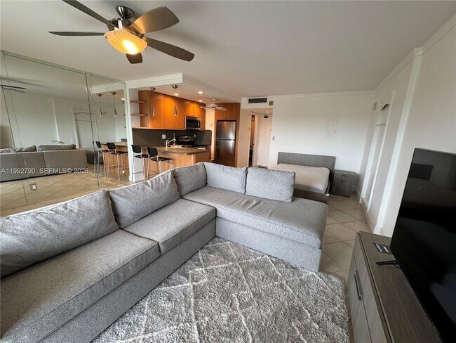 Building Photo - 2900 NE 30th St