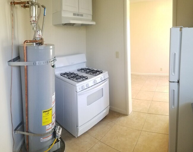 Building Photo - Renovated 1-Bedroom with Garage Parking & ...