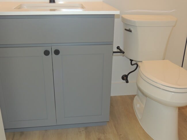 Building Photo - 600 Lawrence Ave