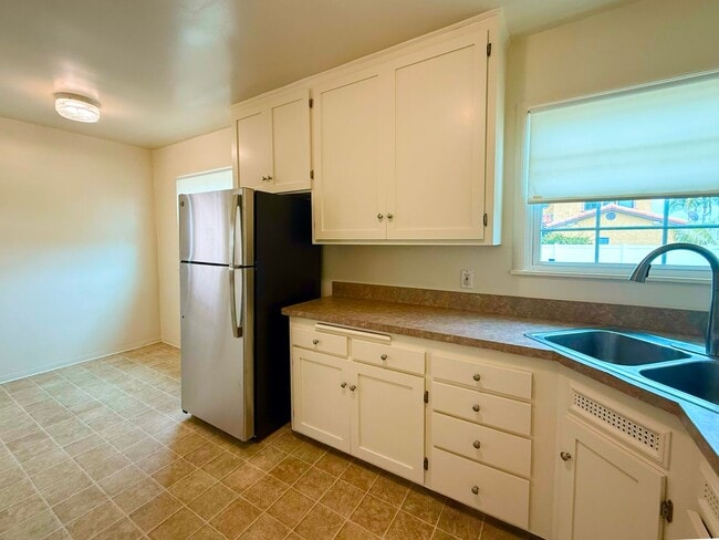 Building Photo - Classic Crown Point Beach Home – Charming Coastal Living Just Minutes from the Bay