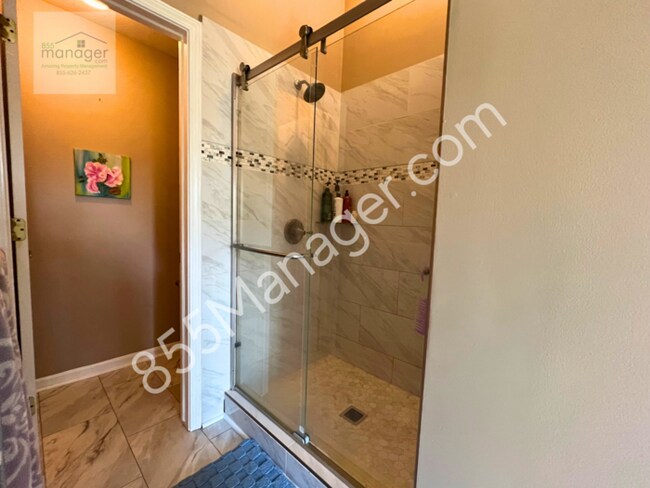 Building Photo - Spacious 4BR Home in Lake Orion Schools – ...
