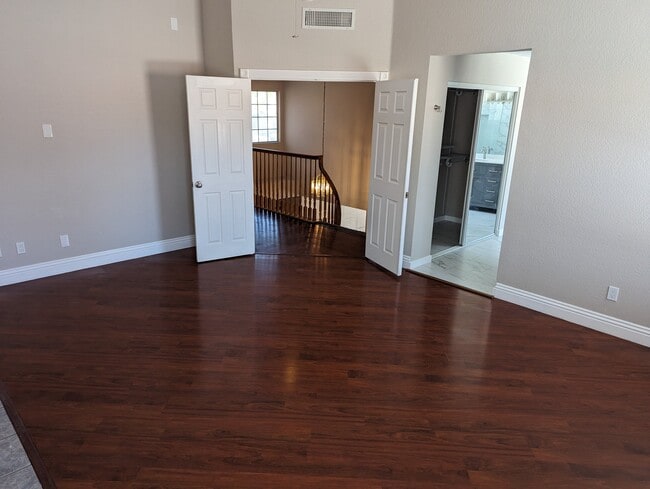 Building Photo - 6768 Shelter Ln