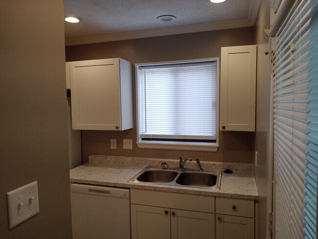 Building Photo - Condo for Rent
