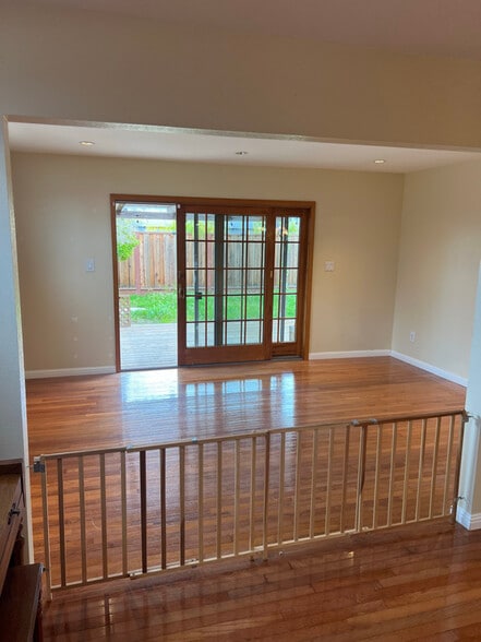 Building Photo - 451 Dale Rd