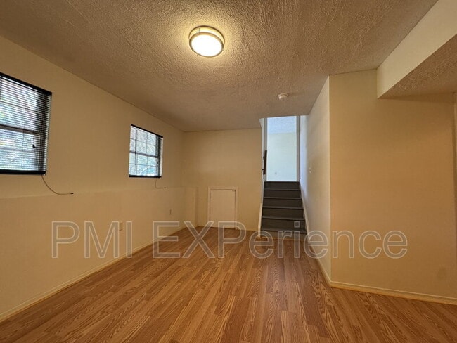 Building Photo - 902 Narrowleaf Dr