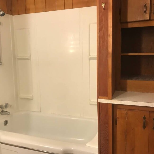 Building Photo - Waterfront Home on 1.5 Acres + 2 Car Garage + Fenced Yard (Vancouver – Evergreen Hwy)