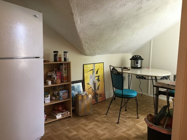 Building Photo - 7 University Pl