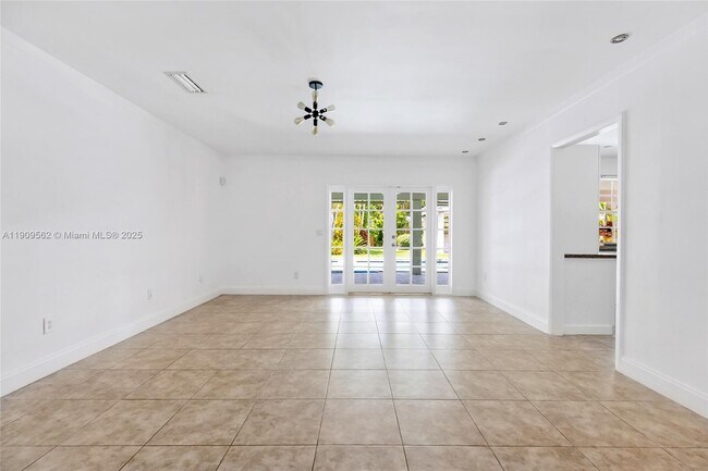 Building Photo - 13820 SW 82nd Ave