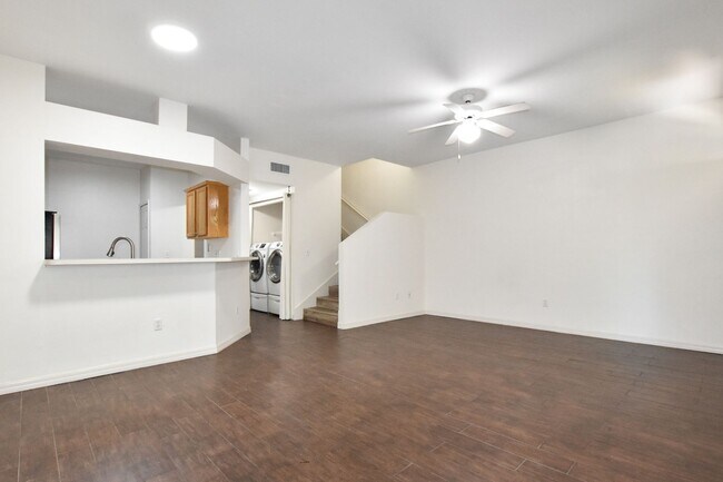 Building Photo - 436 NW 50th Blvd. (Monticello at Millpond)