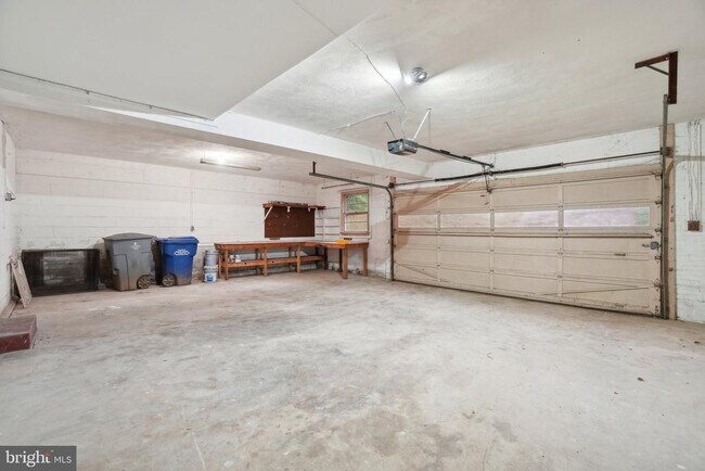Building Photo - 1440 Woodacre Dr