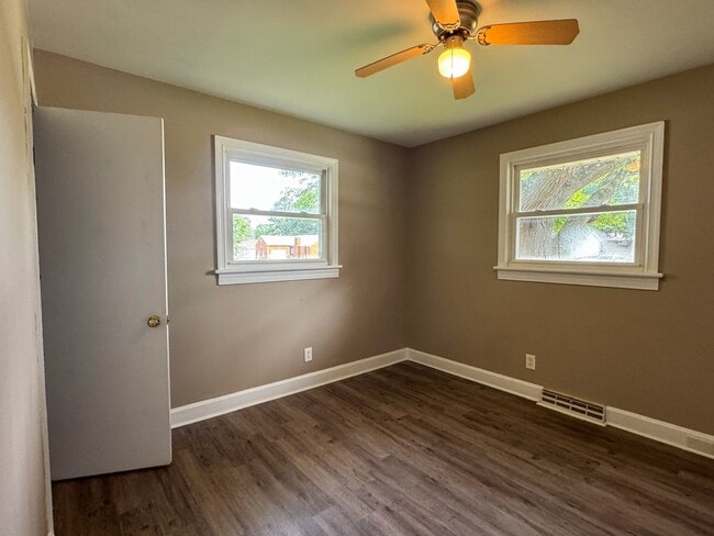 Building Photo - 246 Phillips Dr