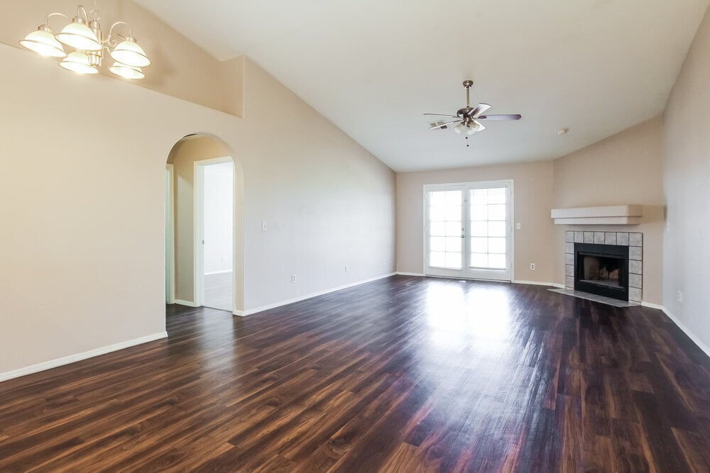 Building Photo - 8727 W Sierra Vista Dr