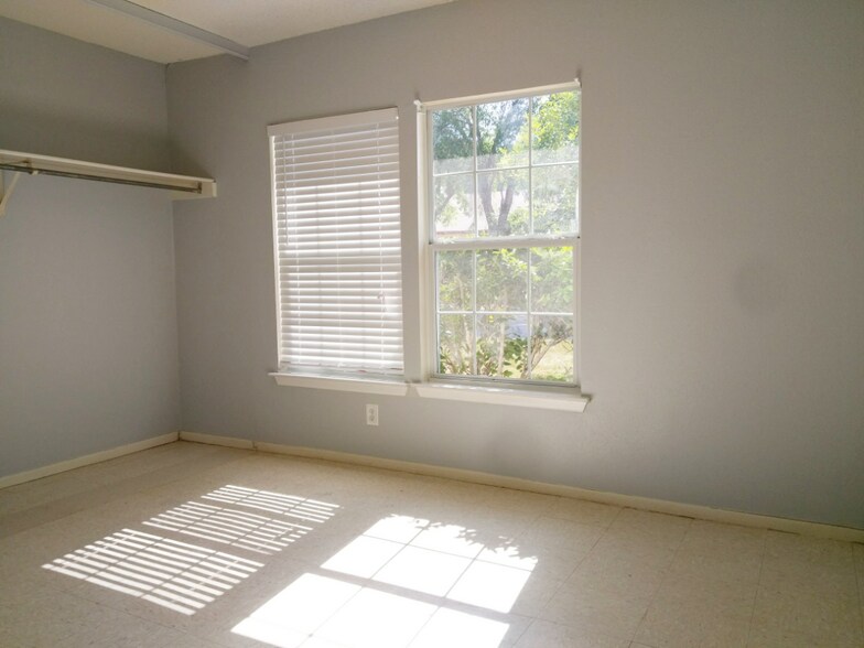Bedroom 2 - 2506 corian glen dr
