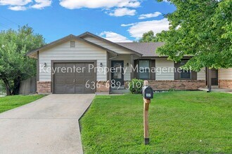Building Photo - 357 Della Dr
