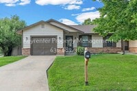 Building Photo - Spacious 2-Bedroom Duplex with Finished Walkout Lower Level