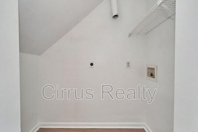 Building Photo - 2756 Peach St