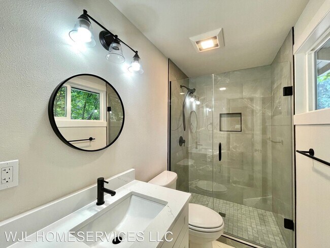 Building Photo - 4 br, 3 bath House - 12903 NE 76th St