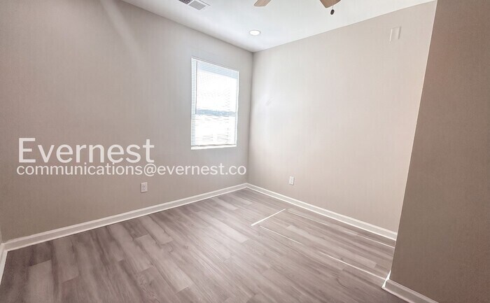 Building Photo - 129 Majuba Ave