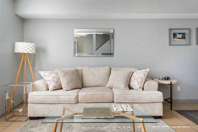 Building Photo - 106 NW Park St