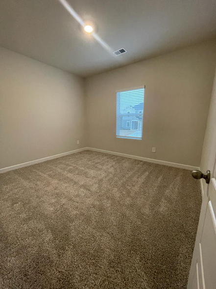 Building Photo - 523 Summit Vw