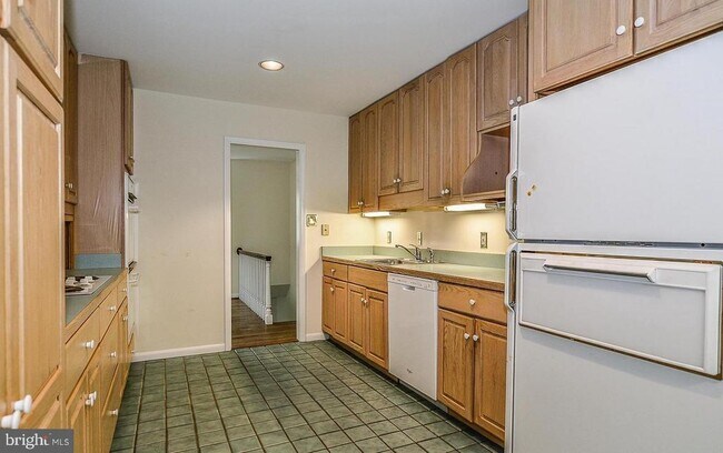 Building Photo - 9531 Old Creek Dr