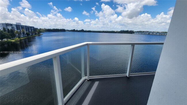 Building Photo - 1301 NE Miami Gardens Dr
