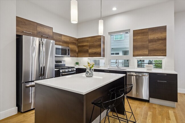 Building Photo - 2715 St Emanuel St