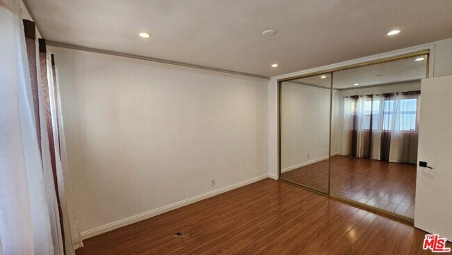 Building Photo - 348 Rexford Dr