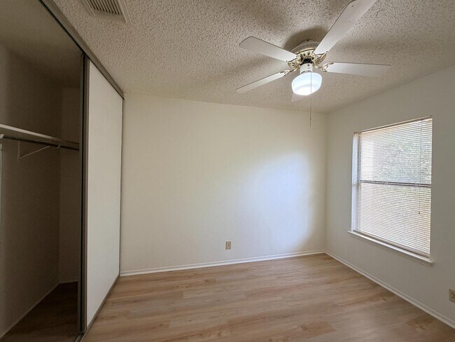 Building Photo - 9202 Roquefort