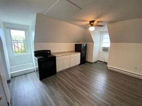 Building Photo - 130 S Bryant Ave