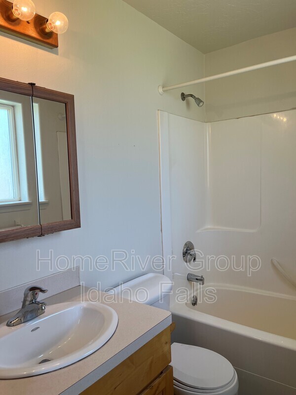 Building Photo - 1537 Canyon Ave
