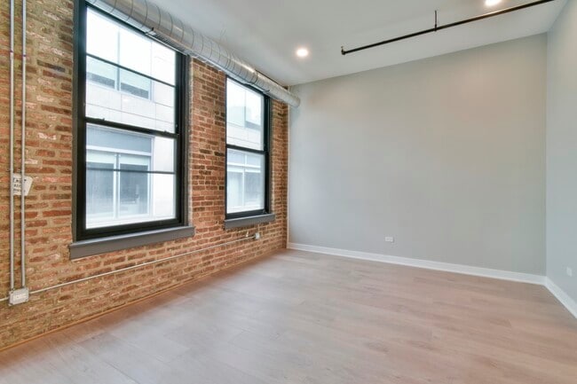 Building Photo - 25 W Hubbard St