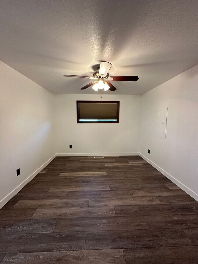 Building Photo - 2414 W. Bruneau Ave. 4 Bedroom, 2 bath!