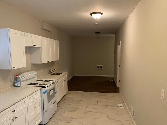 Building Photo - 152 S 10th St