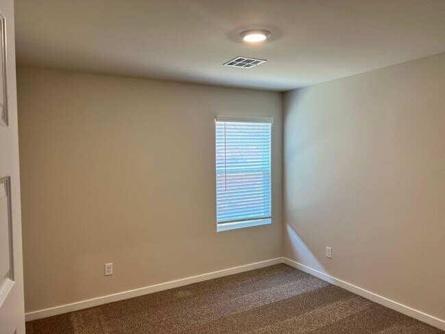 Building Photo - Brand New Spacious 4 Bedroom Home in Musta...