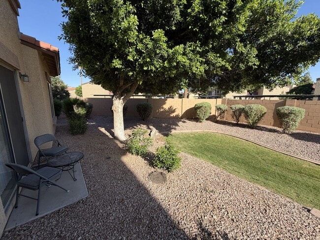 Building Photo - Spacious, Stylish, Sharp 2 bed 2 bath 1 car garage and Gated Community!