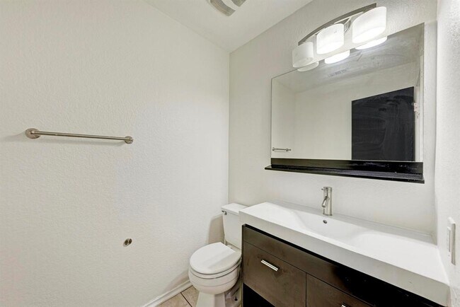 Building Photo - 103 Salerno Dr