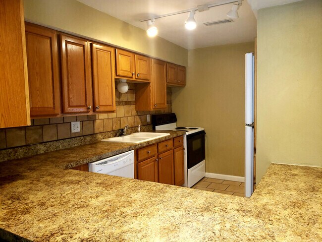 Building Photo - 620 S 4th Ave