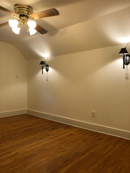 Private upstairs suite - 873 Highland Ave NW