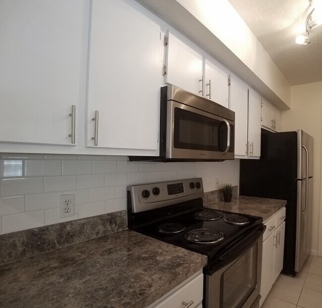 Building Photo - Beautiful 2/2 condo for rent next to Waterford Lakes Town Center and UCF