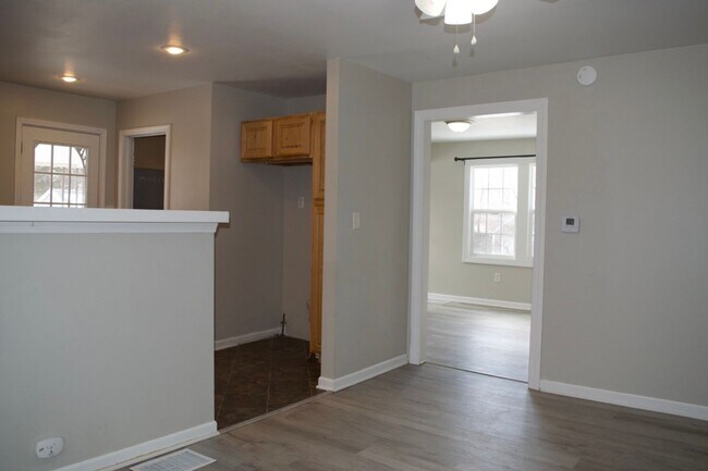 Building Photo - Conveniently Located 3 Bed 2 Bath House