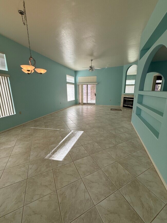 Building Photo - HOUSE FOR RENT