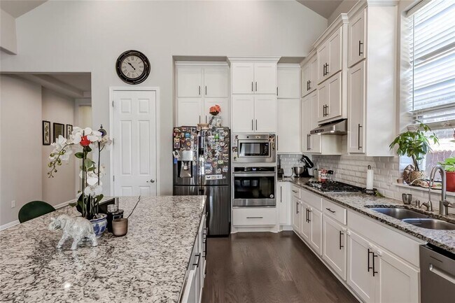 Building Photo - 722 Kingston Pl