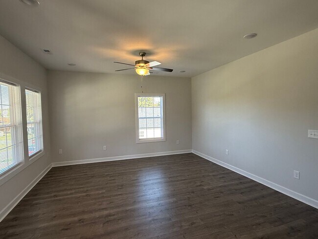 Building Photo - Three bedroom, 2 bath house in Graham