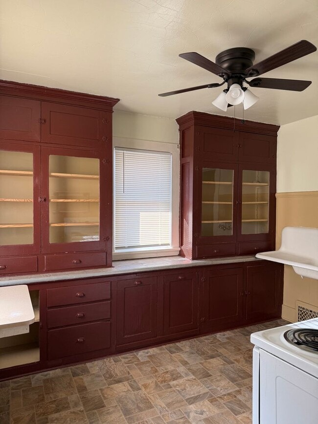 Building Photo - 1231 W College Ave