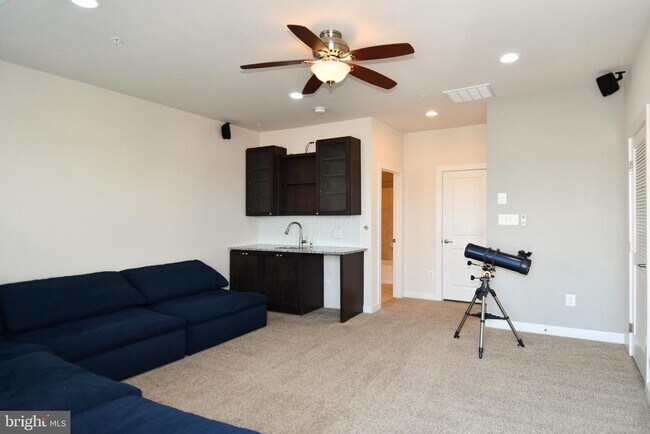 Building Photo - 409 Hydrangea Place