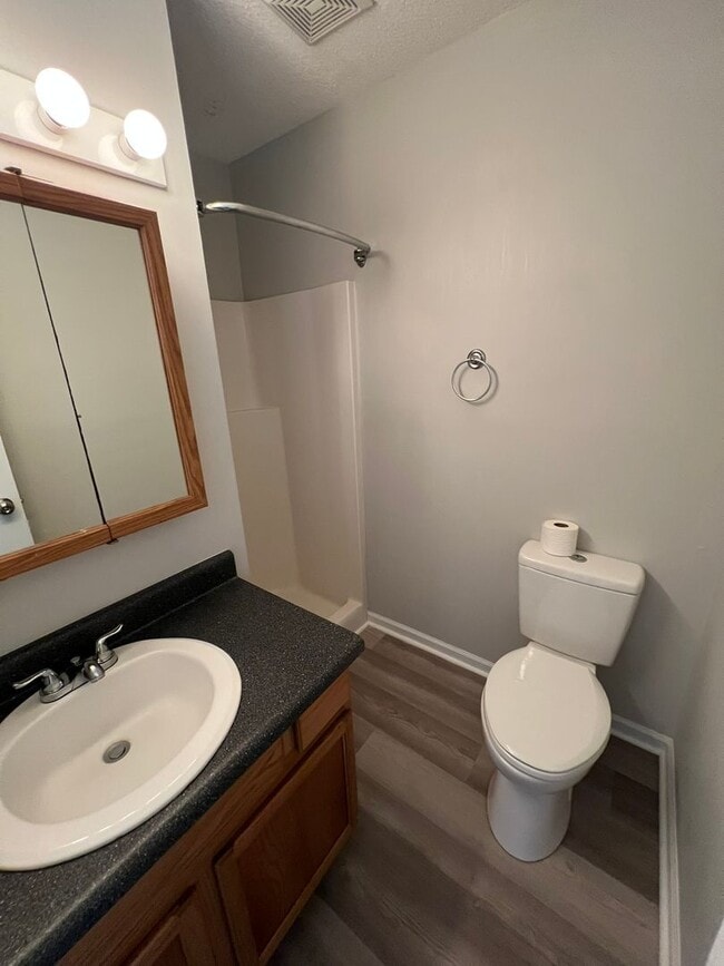 Building Photo - 3 Bedroom 2 Bath House, Turtle Cove Subdiv...